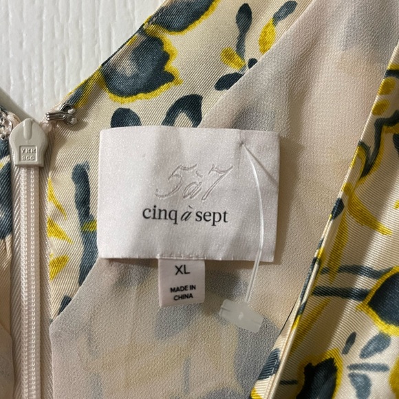 NWOT CINQ A SEPT Night Bloom Eliana Top - M - Picture 5 of 7